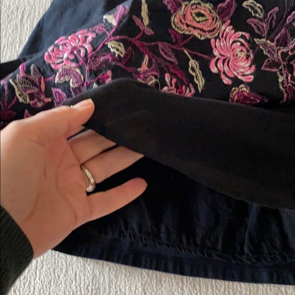 Beautiful black linen embroidery skirt size 10 - Picture 3 of 6